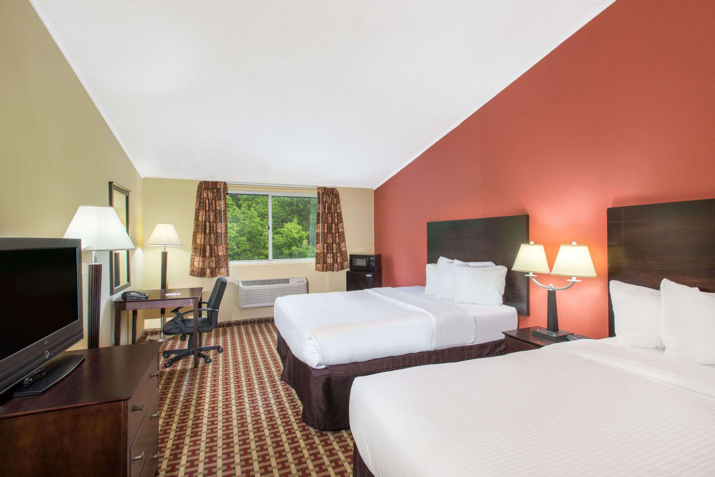 Ramada By Wyndham Allentown Bethlehem Exterior photo