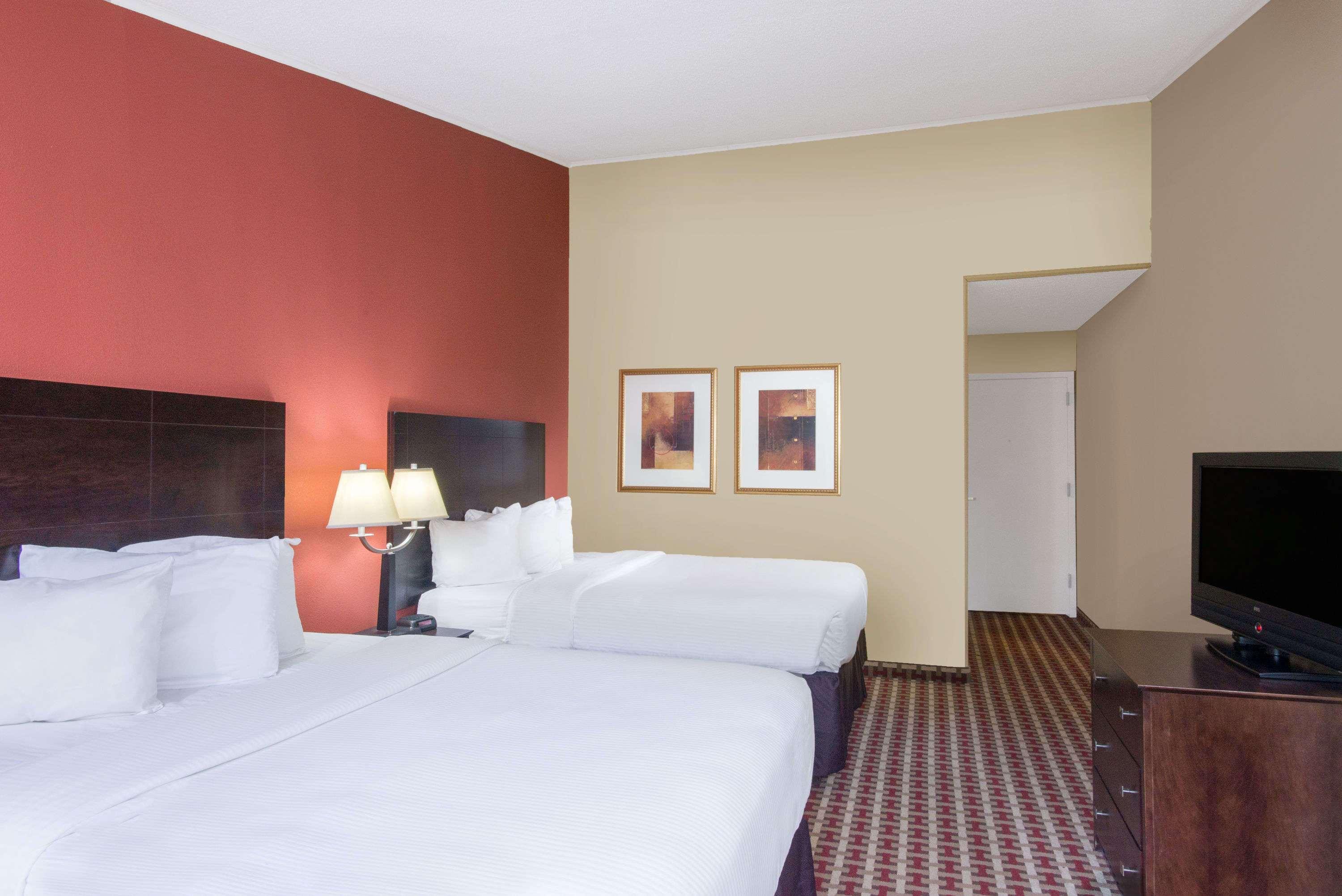 Ramada By Wyndham Allentown Bethlehem Exterior photo