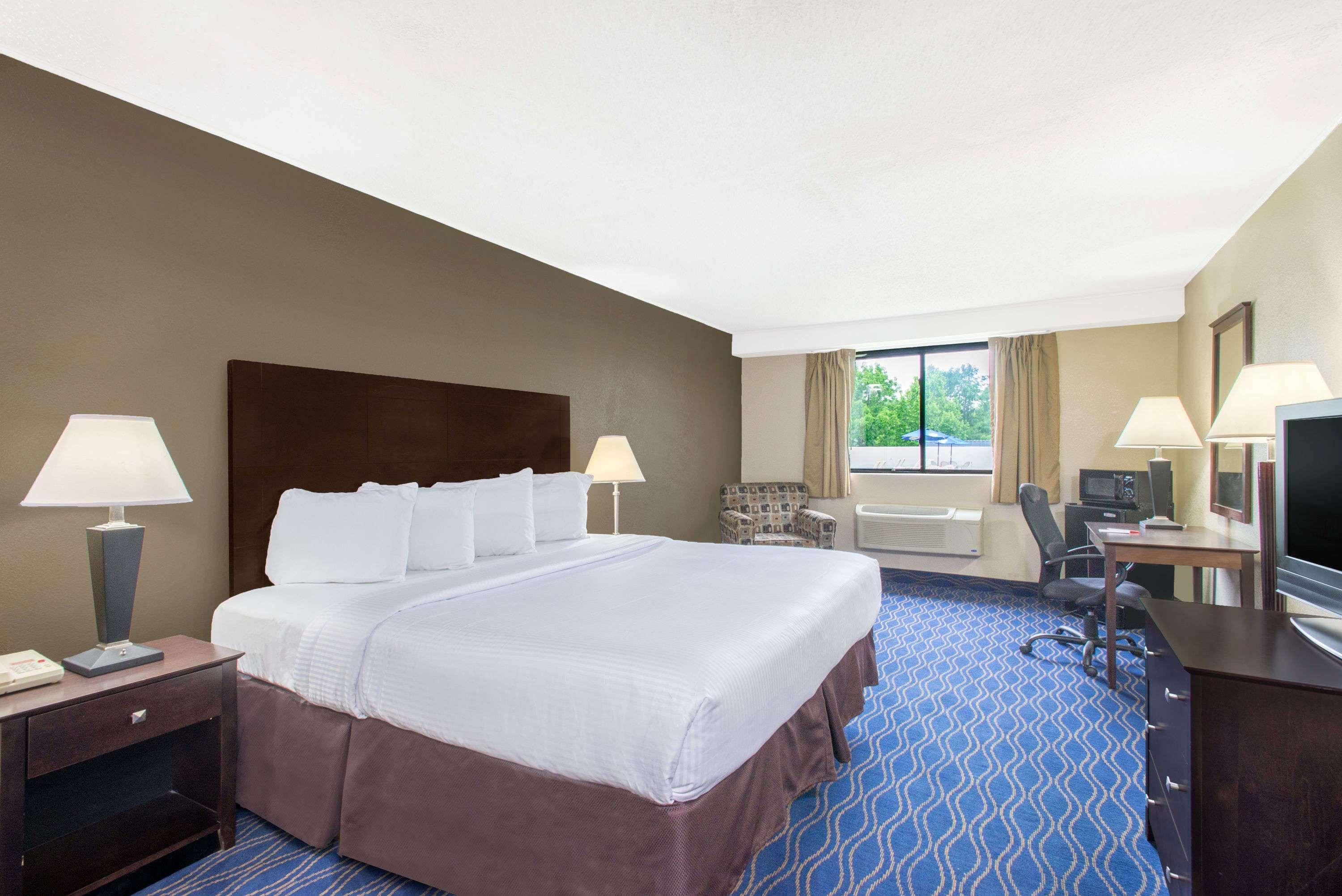 Ramada By Wyndham Allentown Bethlehem Exterior photo