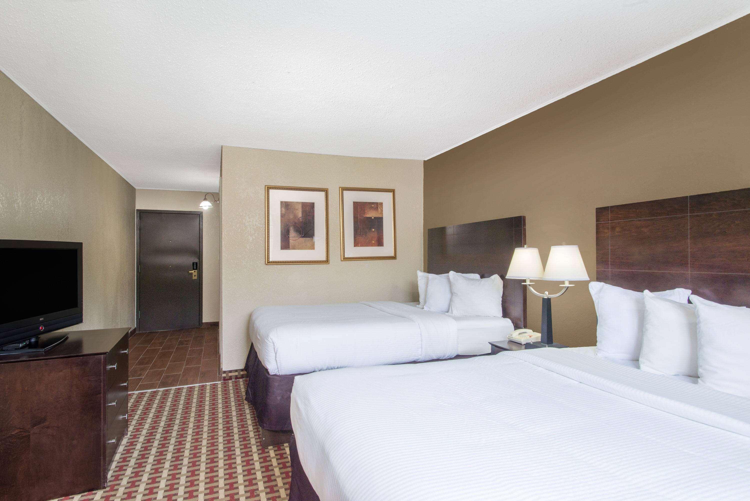 Ramada By Wyndham Allentown Bethlehem Exterior photo
