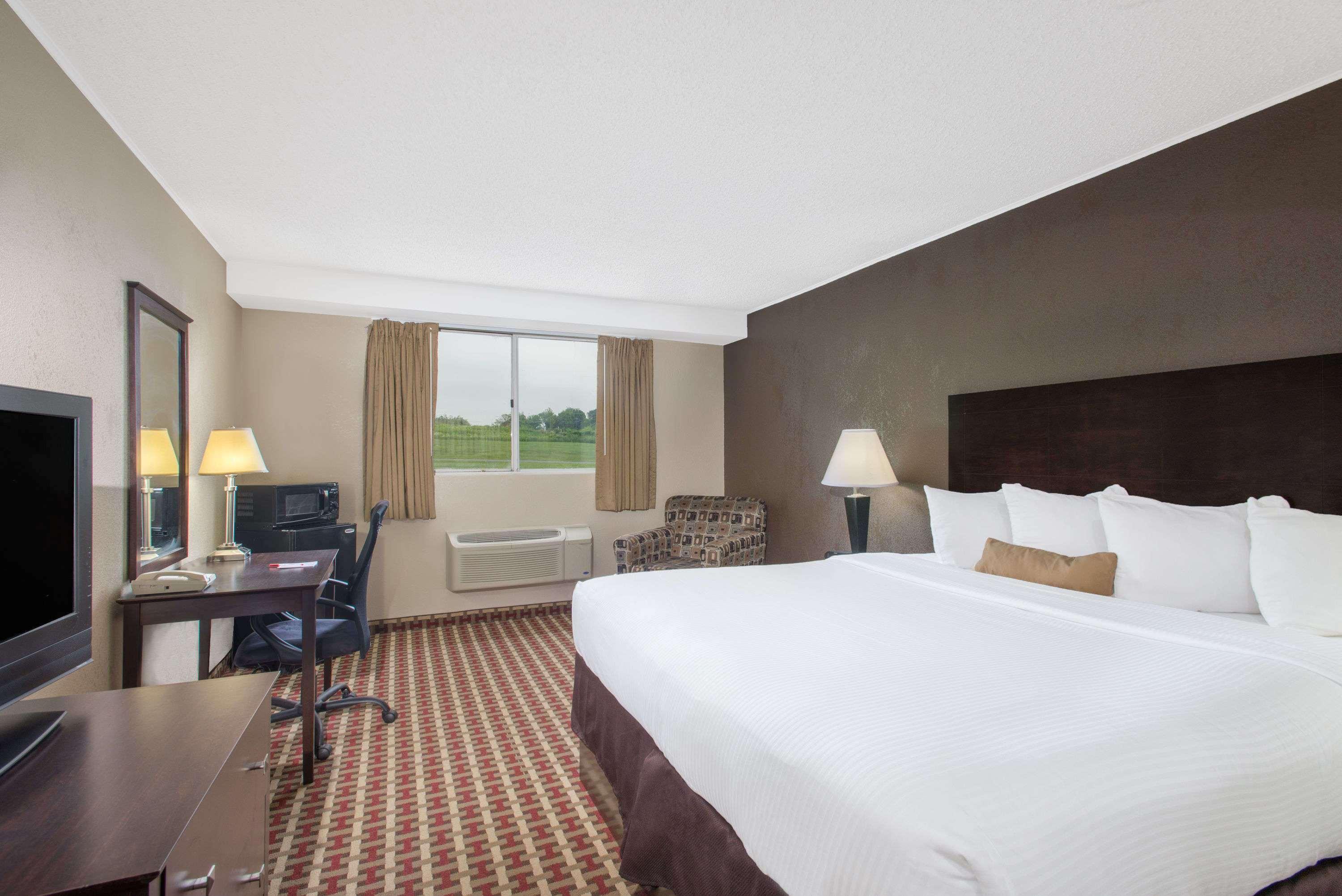 Ramada By Wyndham Allentown Bethlehem Exterior photo