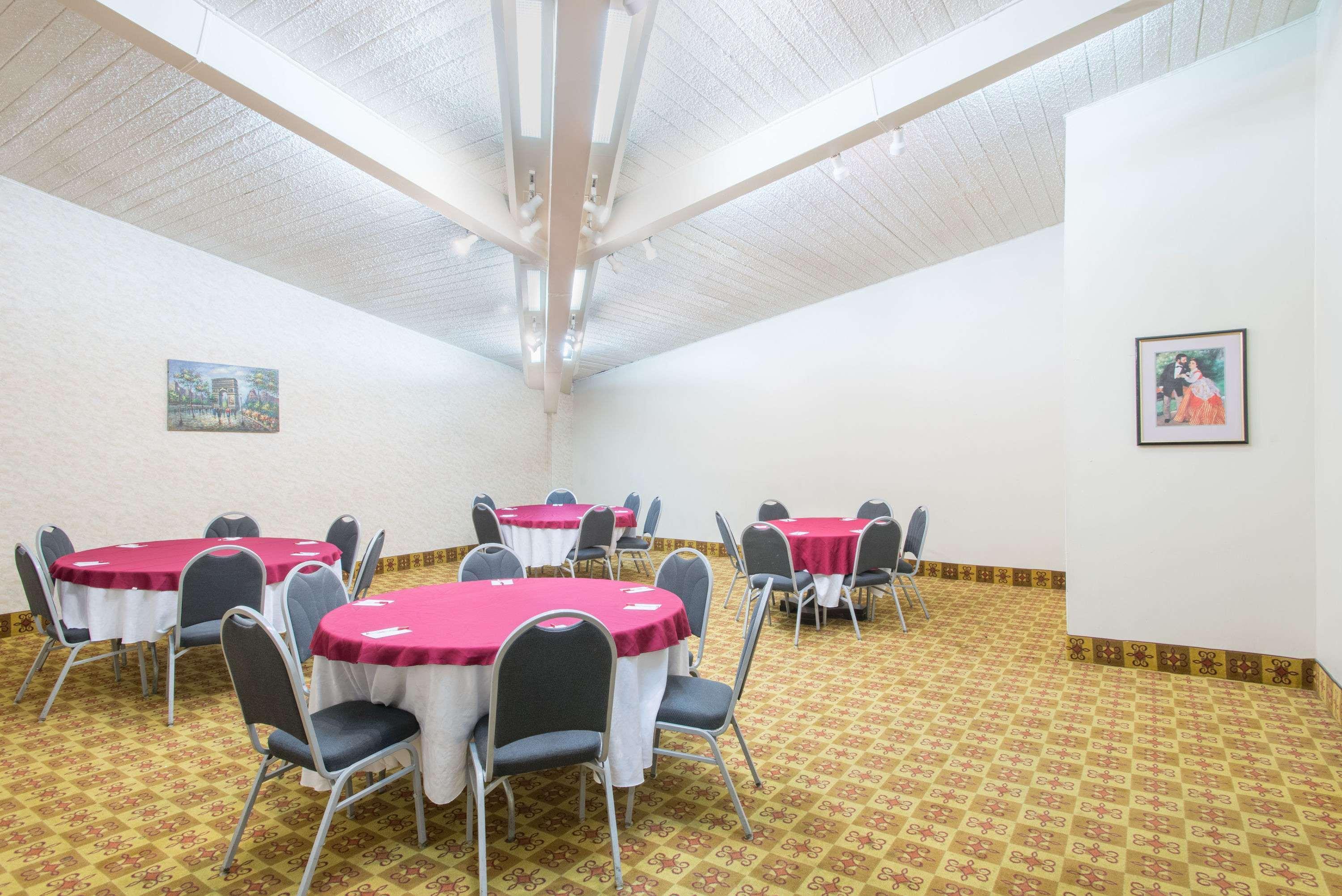 Ramada By Wyndham Allentown Bethlehem Exterior photo