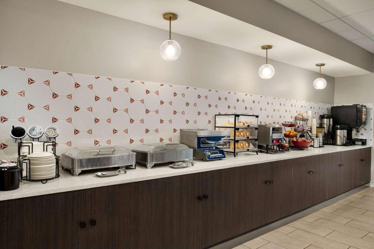Ramada By Wyndham Allentown Bethlehem Exterior photo