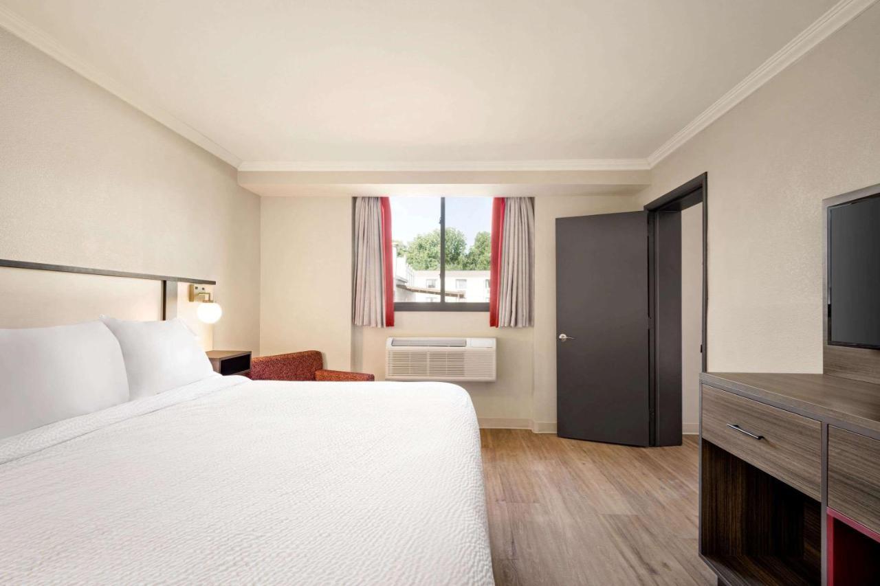 Ramada By Wyndham Allentown Bethlehem Exterior photo