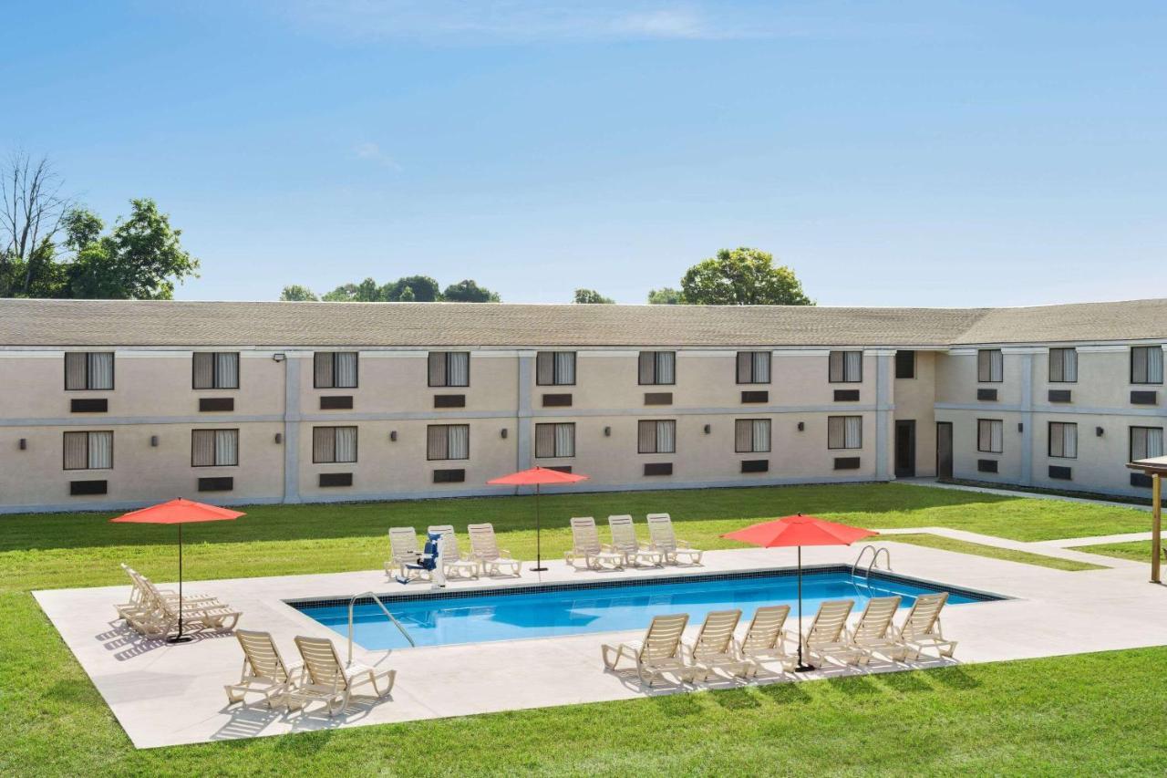 Ramada By Wyndham Allentown Bethlehem Exterior photo