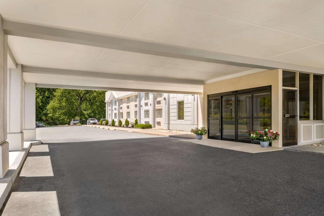 Ramada By Wyndham Allentown Bethlehem Exterior photo