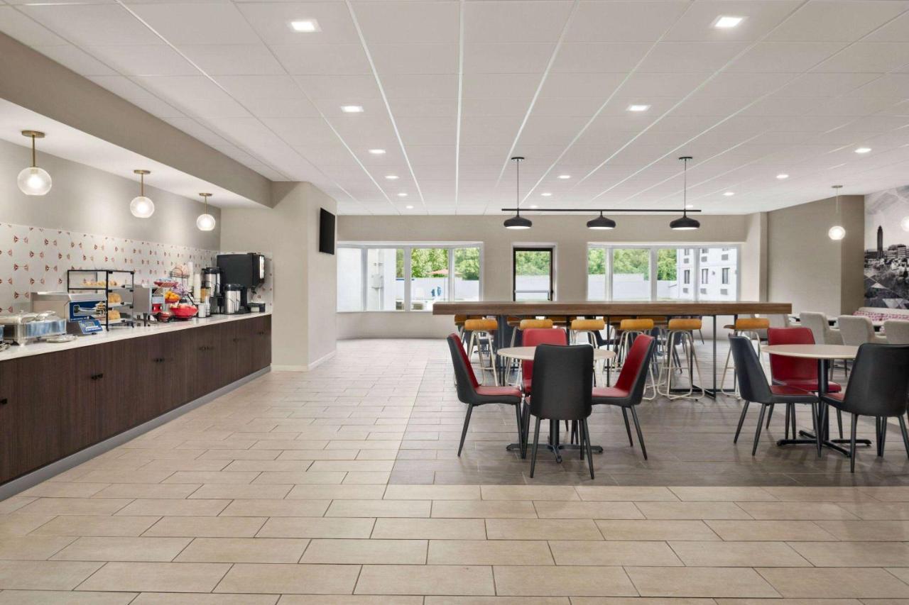 Ramada By Wyndham Allentown Bethlehem Exterior photo