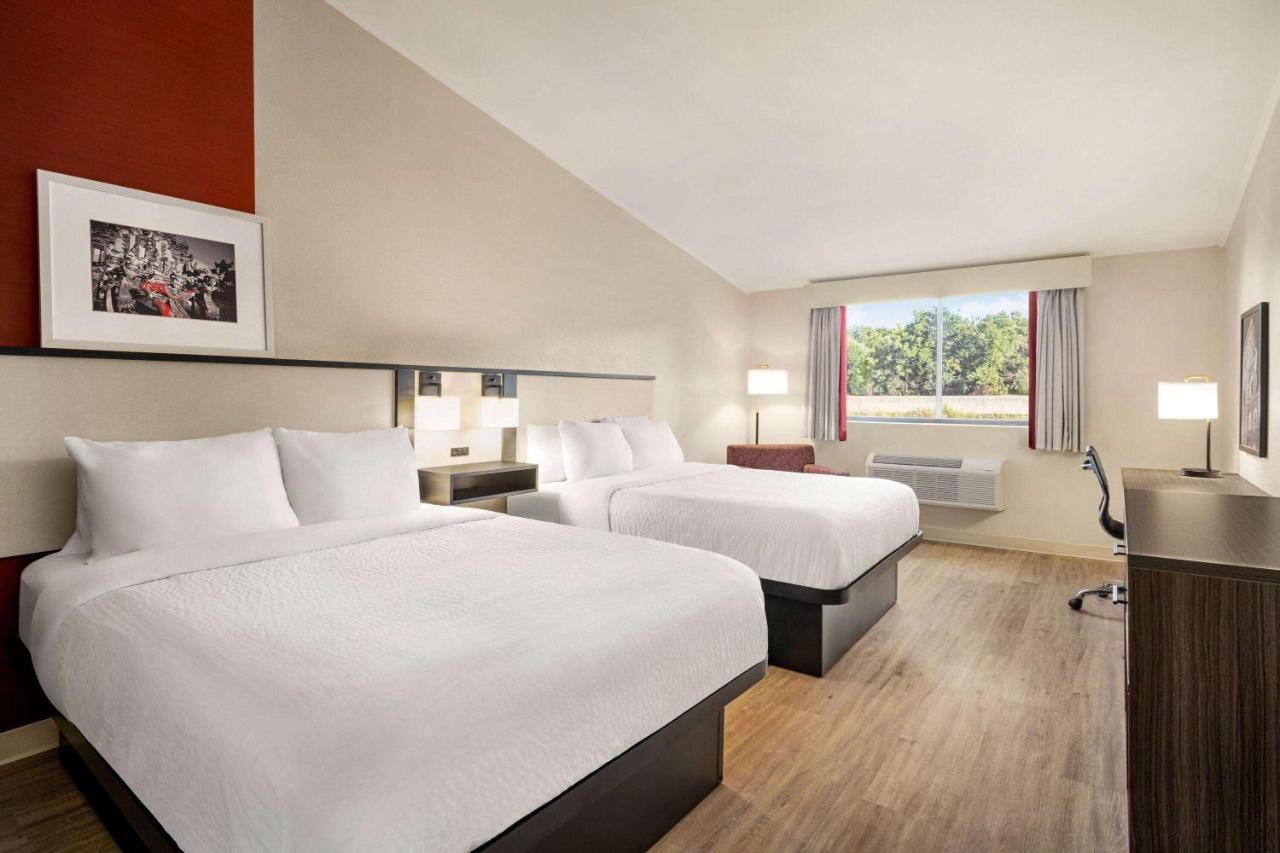 Ramada By Wyndham Allentown Bethlehem Exterior photo